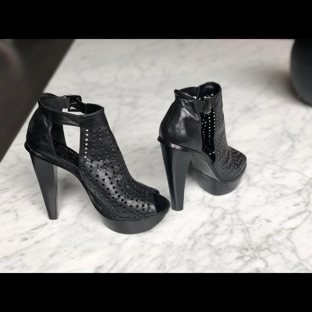 Pelle Moda platforms